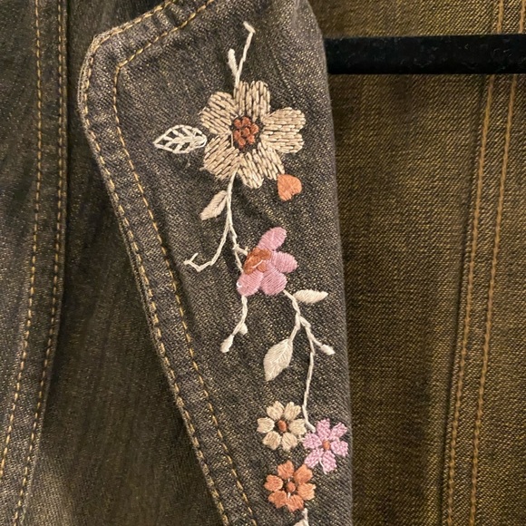 Apostrophe Black Floral Embroidered Blazer. - Picture 4 of 6